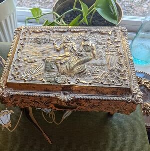 Vintage Gold Red Velvet Jewelry Box